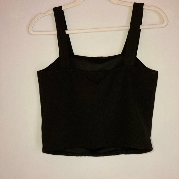 Cropped Going Out Tank Top - Picture 3 of 4